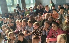 Uczniowie z klas I-VIII podczas Dnia  Język&oacute;w Obcych