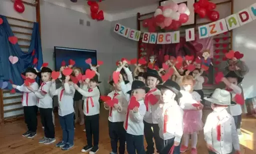 Taniec dzieci w piosence Cudny moment w wykonaniu grup „Słoneczka” i „Motylki"