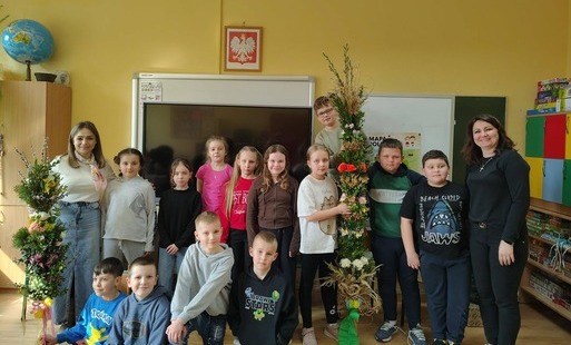 Warsztaty wielkanocne – tworzenie palm wielkanocnych. 